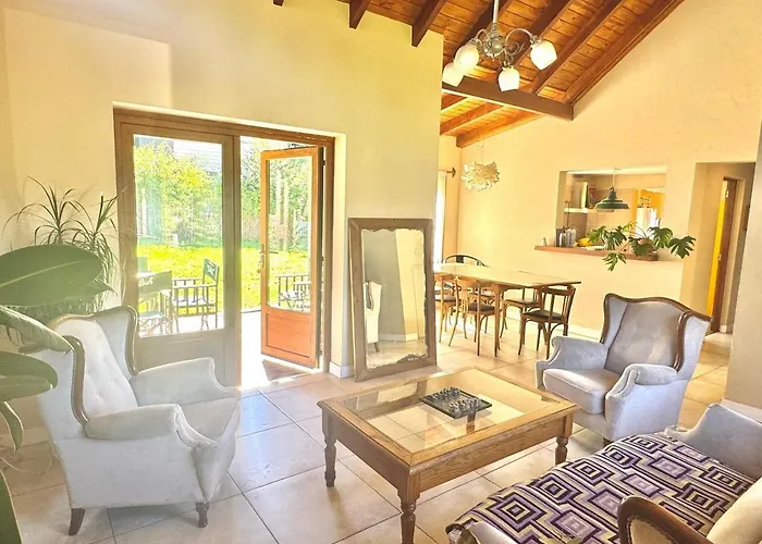 Casa Grande Con Jardin