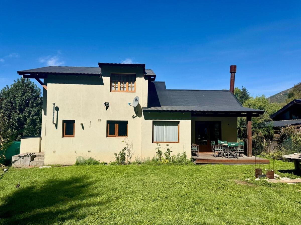 Casa Grande Con Jardin Holiday home San Carlos de Bariloche